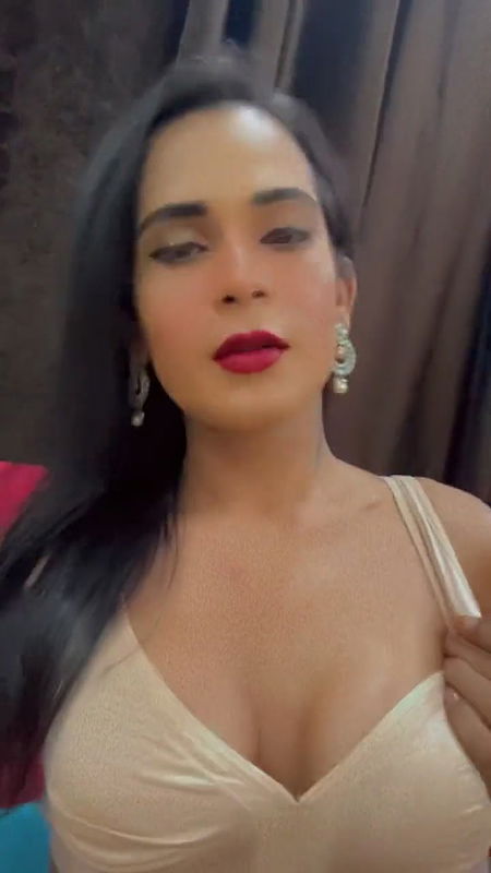 Desi shemale showing boob