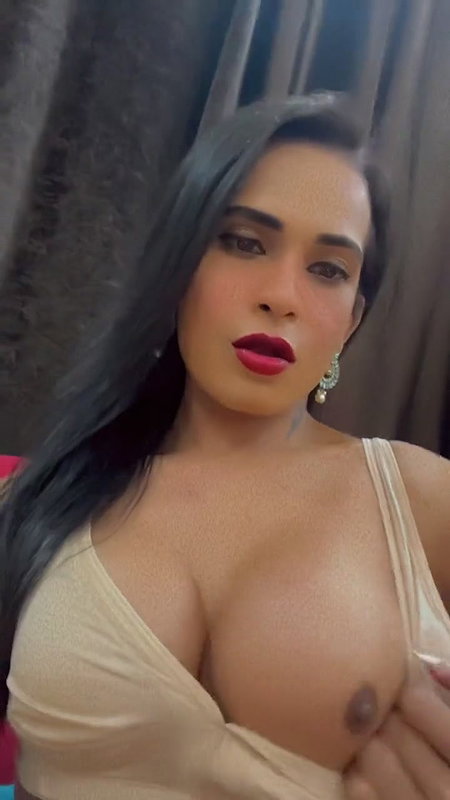 Desi shemale showing boob