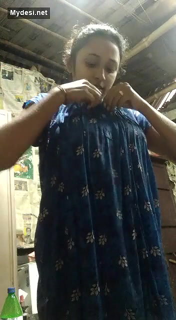Cute Desi Girl Showing Her Boobs and Pussy New leaked MMS
