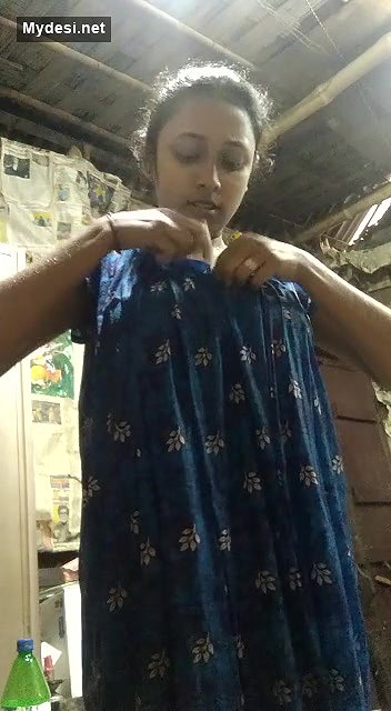 Cute Desi Girl Showing Her Boobs and Pussy New leaked MMS