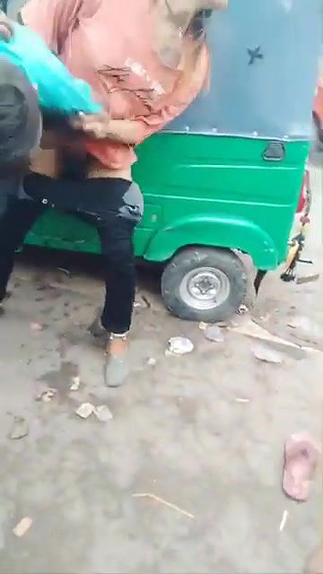 Nude girl nd guy fight in public