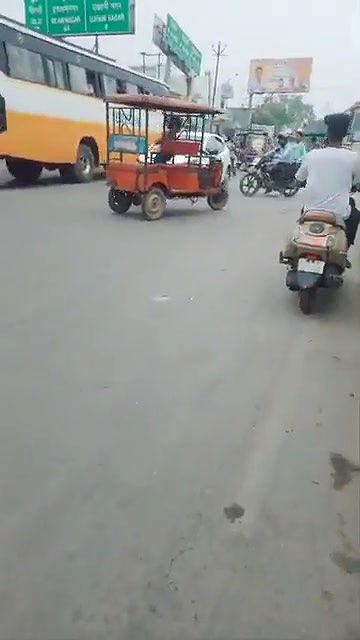 Nude girl nd guy fight in public