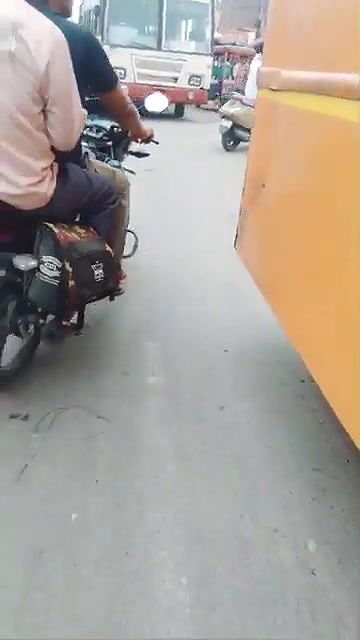 Nude girl nd guy fight in public