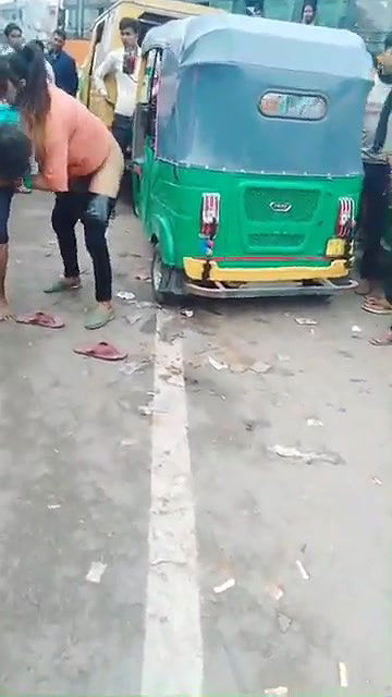 Nude girl nd guy fight in public