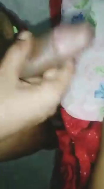 Village wife apne husband ka land mukh mein soch rahi hai