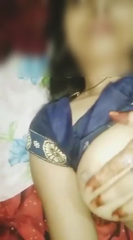 Village wife apne husband ka land mukh mein soch rahi hai