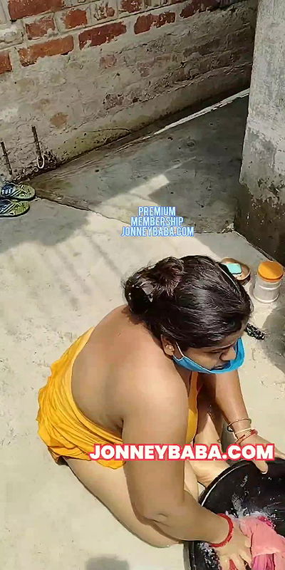 Indian YOUTUBER desi bhabhi nude bathing full video