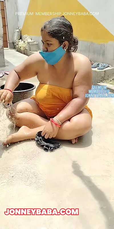 Indian YOUTUBER desi bhabhi nude bathing full video