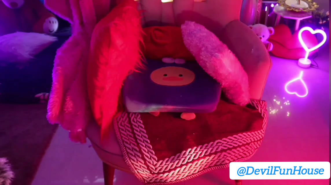 Stripcam Girl Showing Her Sexy Ass