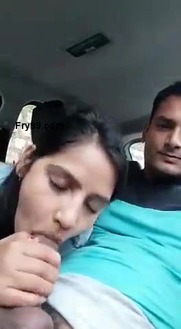 Desi girl Sucking dick