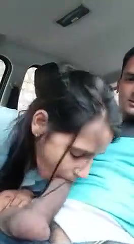 Desi girl Sucking dick