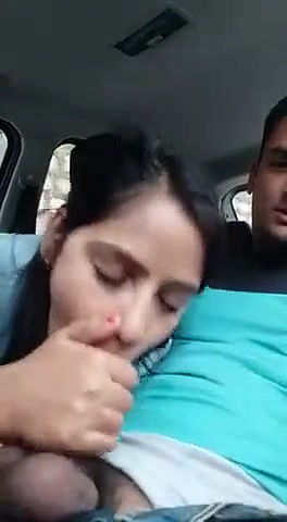 Desi girl Sucking dick