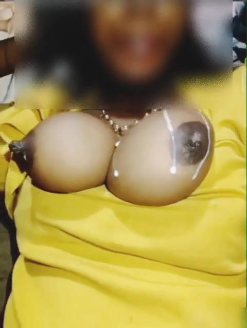 Desi Village bhabi apna doodh pirahe hai sex