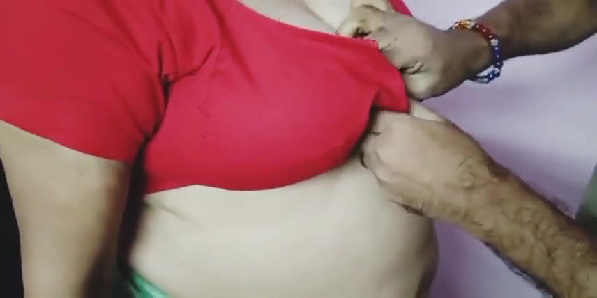 Devar desi bhabi ka blouse khol raha hai xxx