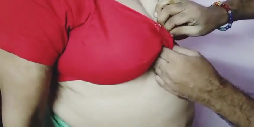 Devar desi bhabi ka blouse khol raha hai xxx