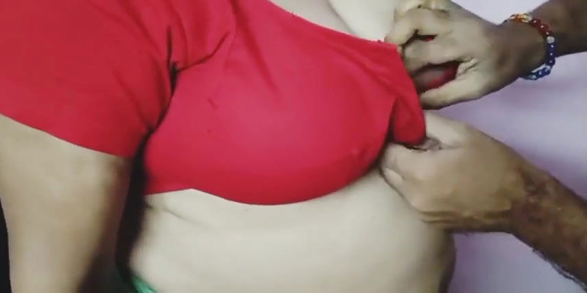 Devar desi bhabi ka blouse khol raha hai xxx