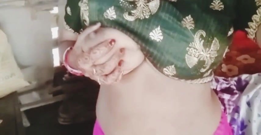 Desi wife showing big boobs sex