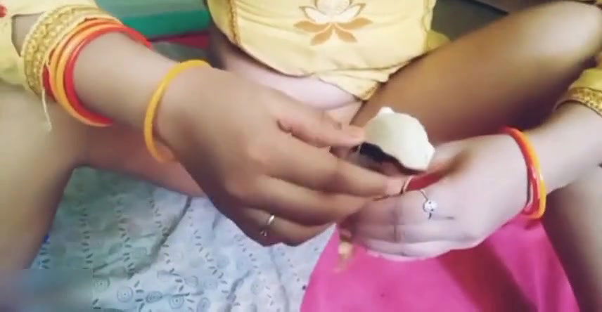 Chut me banana duka rahe hai xxx