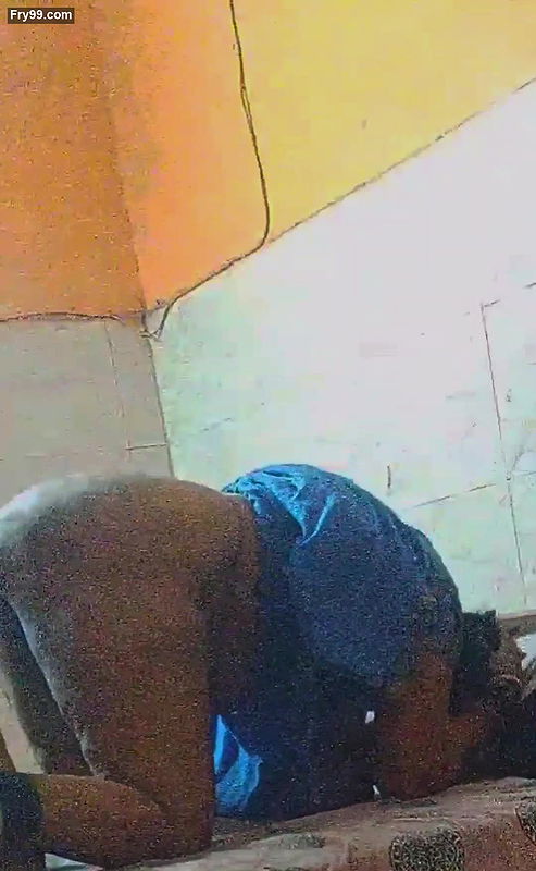 Desi aunty ka gaand mein gel daal ke maara saho