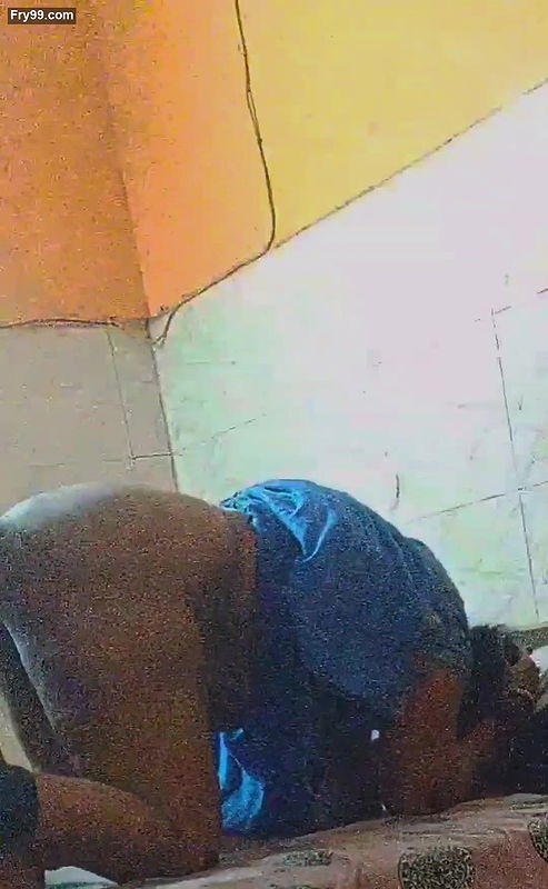 Desi aunty ka gaand mein gel daal ke maara saho