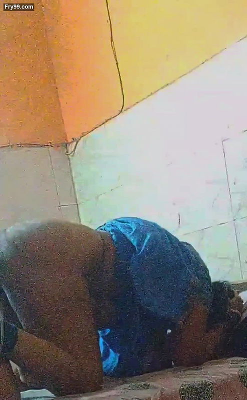 Desi aunty ka gaand mein gel daal ke maara saho