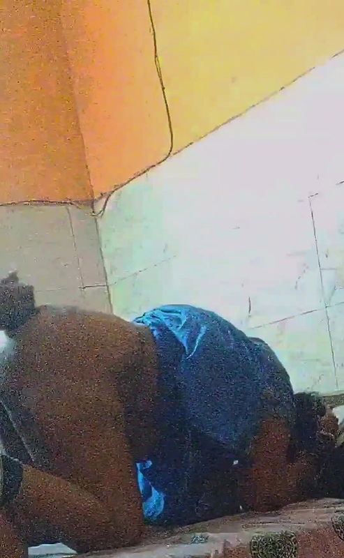 Desi aunty ka gaand mein gel daal ke maara saho