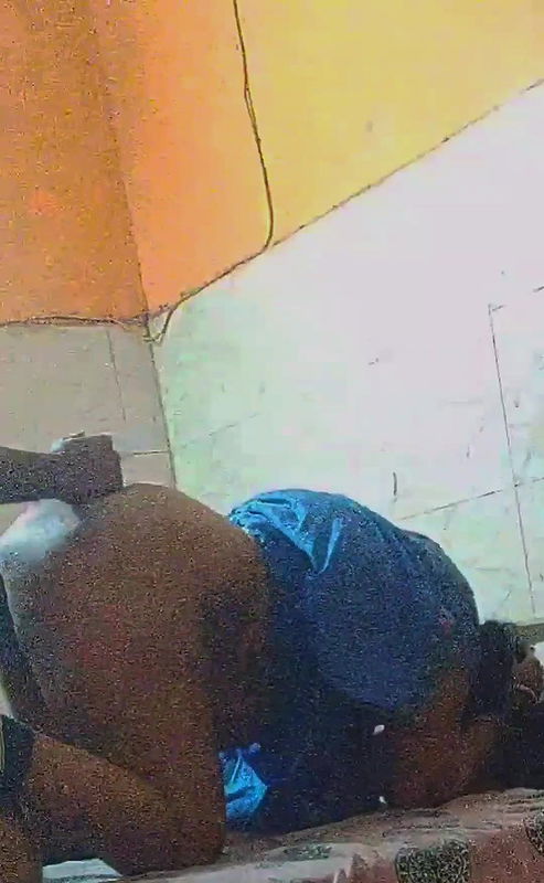 Desi aunty ka gaand mein gel daal ke maara saho