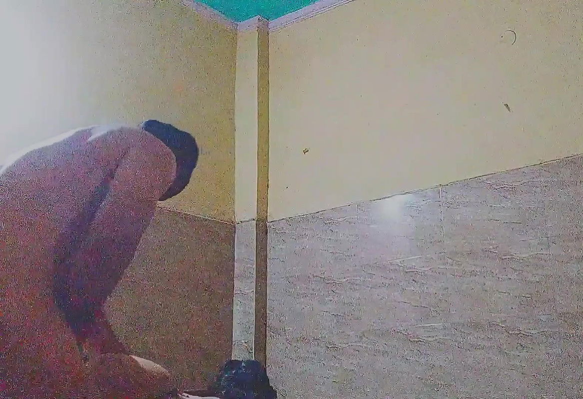 Desi devar ne bhabi ko khodi banake gaand maara saho