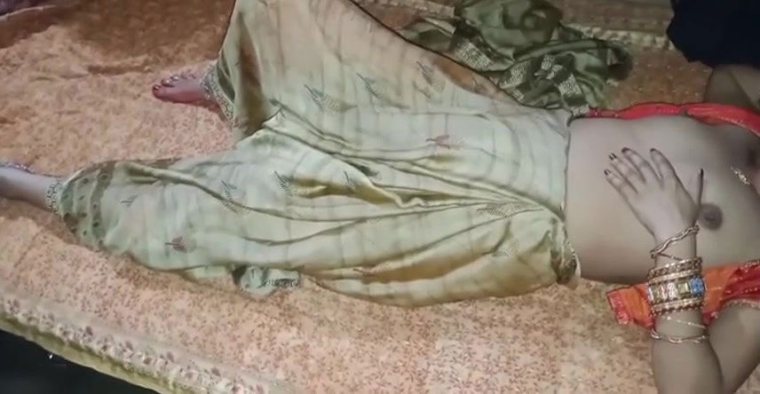 Local bhabi blouse open showing boobs xxx