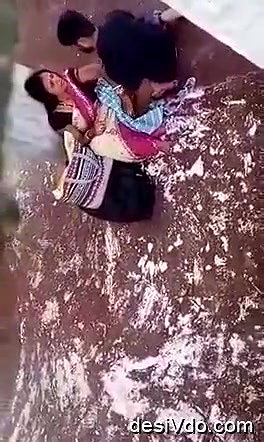 desi lover licks and fingers mature ladys pussy outdoors