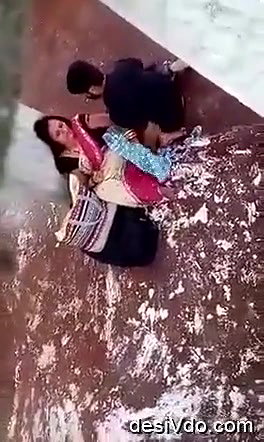 desi lover licks and fingers mature ladys pussy outdoors