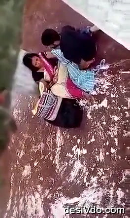 desi lover licks and fingers mature ladys pussy outdoors