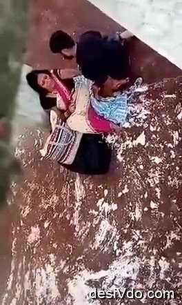 desi lover licks and fingers mature ladys pussy outdoors