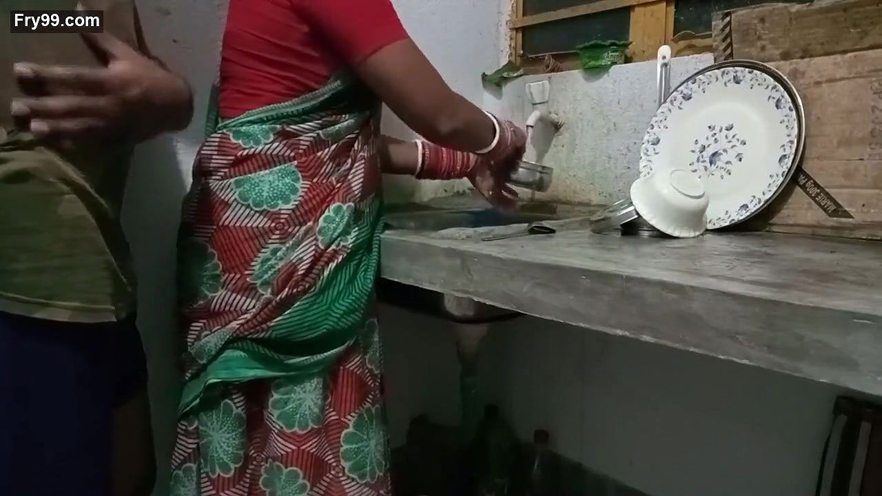 Kitchen Me Kaam Kar Rhi Saali Ko Jabardasti Choda Bedroom Me