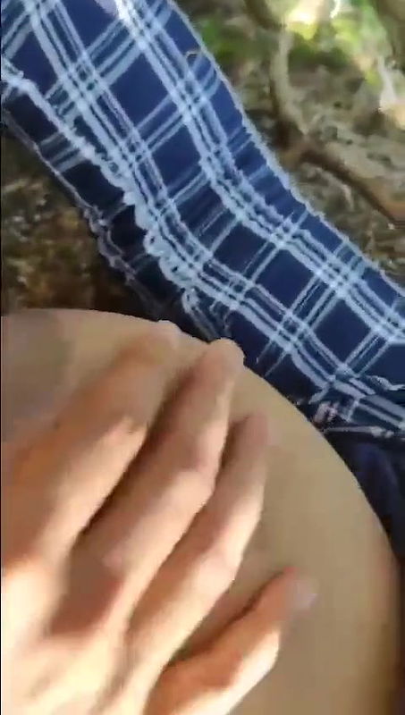 Outdoor gf fucking hard moaning