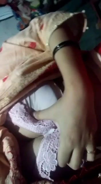 Desi girl showing boobs on video call