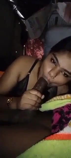 Village bhabhi sucking