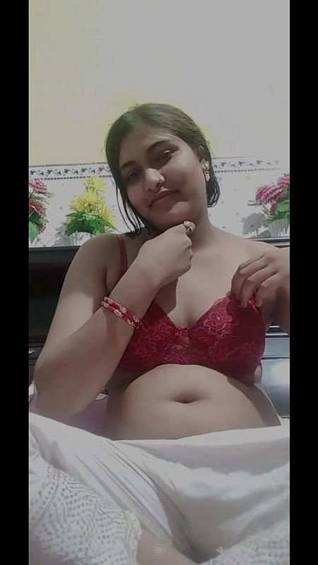 Paki girl showing fingering