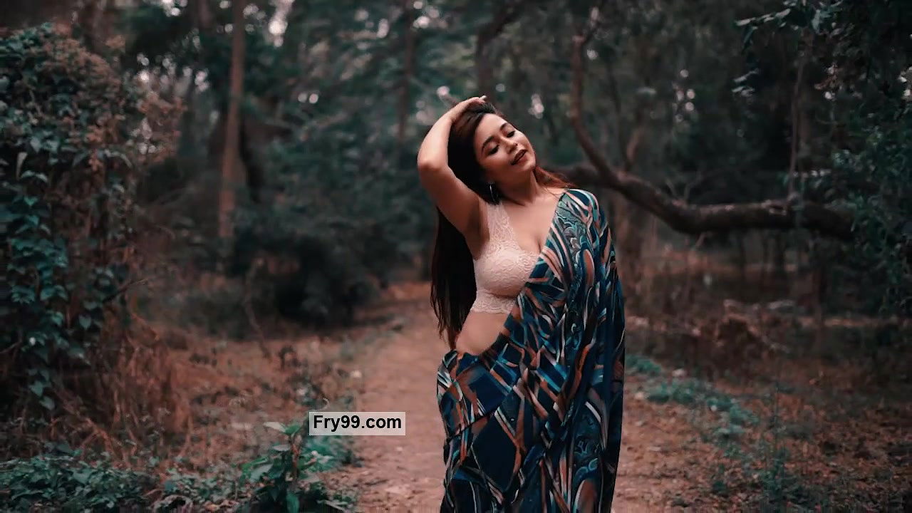 Big boobs model Rimpi sexy photoshoot