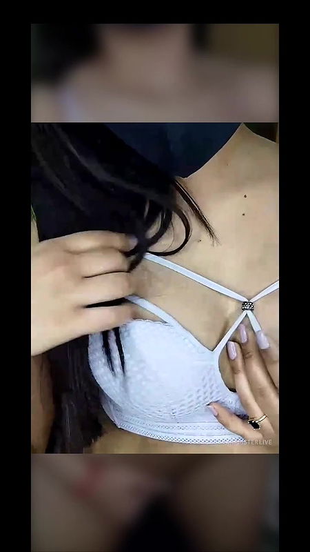 sexy babe lking nude show ass