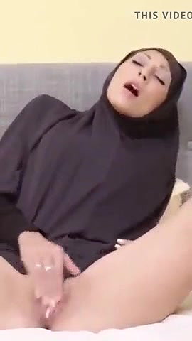 arab masturbating in cam