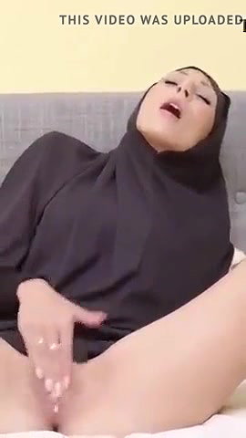arab masturbating in cam