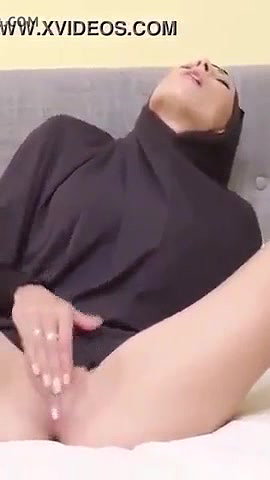 arab masturbating in cam