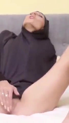 arab masturbating in cam