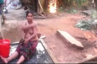 spy can caught desi mom outdoor bathing