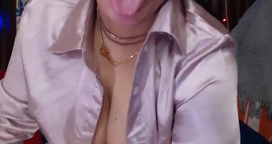 chahat stripchat name SEEMA NECK GOLD CHAIN