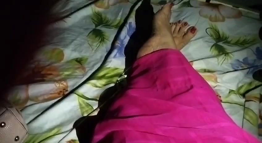 desi aunty showing her clevas