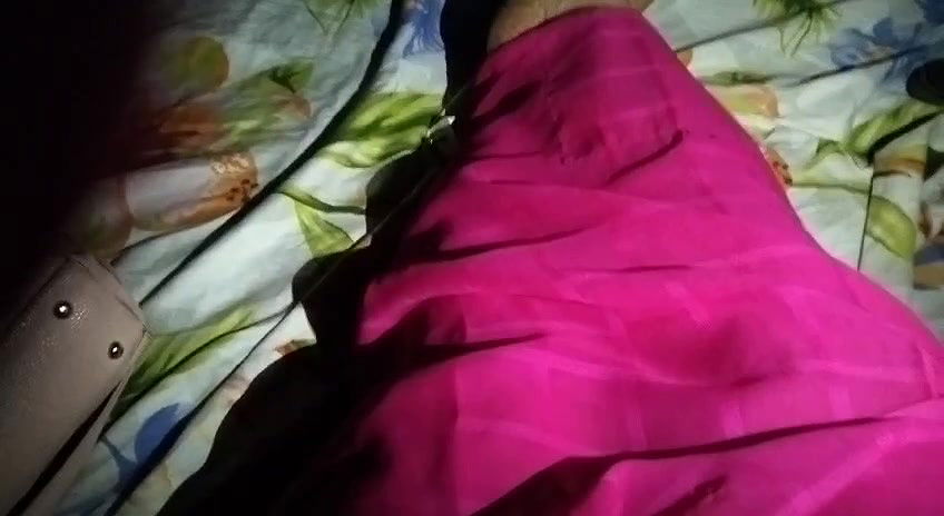 desi aunty showing her clevas