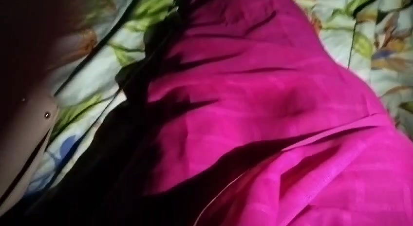 desi aunty showing her clevas