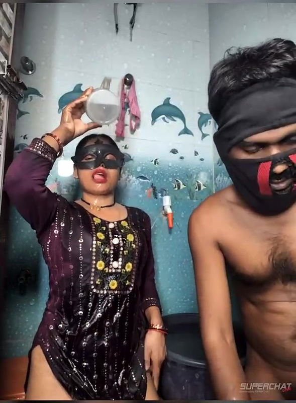 randi bhabhi ne chut me ki ungli on cam